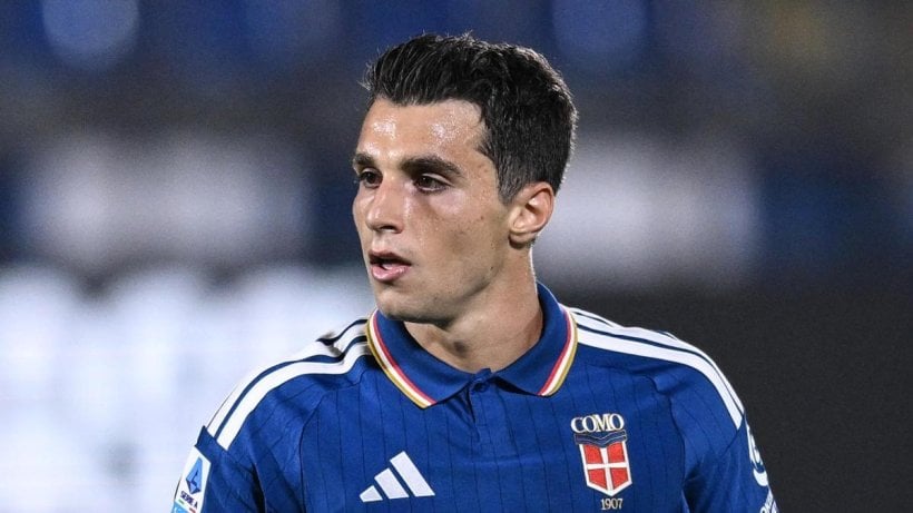 كومو يمدد عقد أناستاسيوس دوفكاس