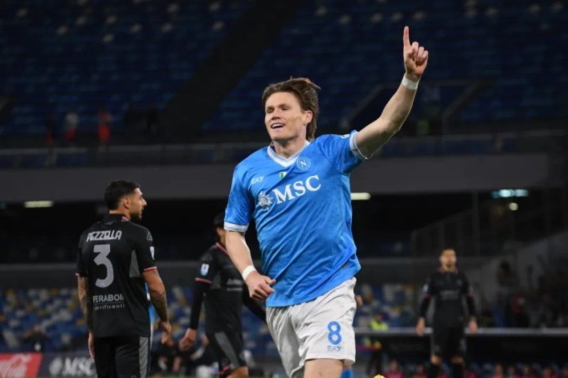 تحذير لمكتوميناي من الانتقال إلى ريال مدريد وسط مفاوضات تجديد عقده مع نابولي